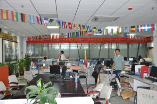 夏季時尚之選 廣州白云區(qū)大型制衣廠推出寬松蝙蝠袖A字套裙與鞋帽系列